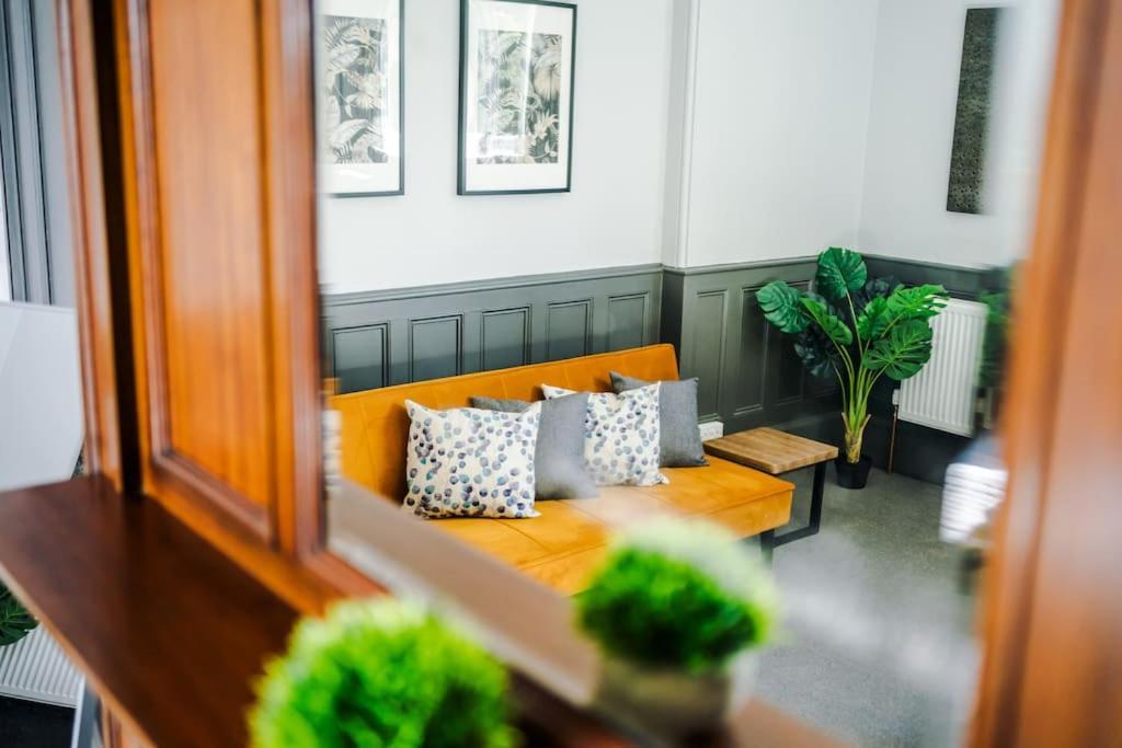 Supersized Studio In Chester Exterior foto